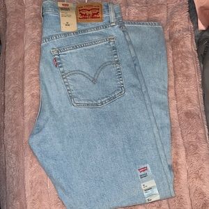 NWT Levi’s Wedgie Skinny High Rise Jeans. Size 30 (10). Light wash.
